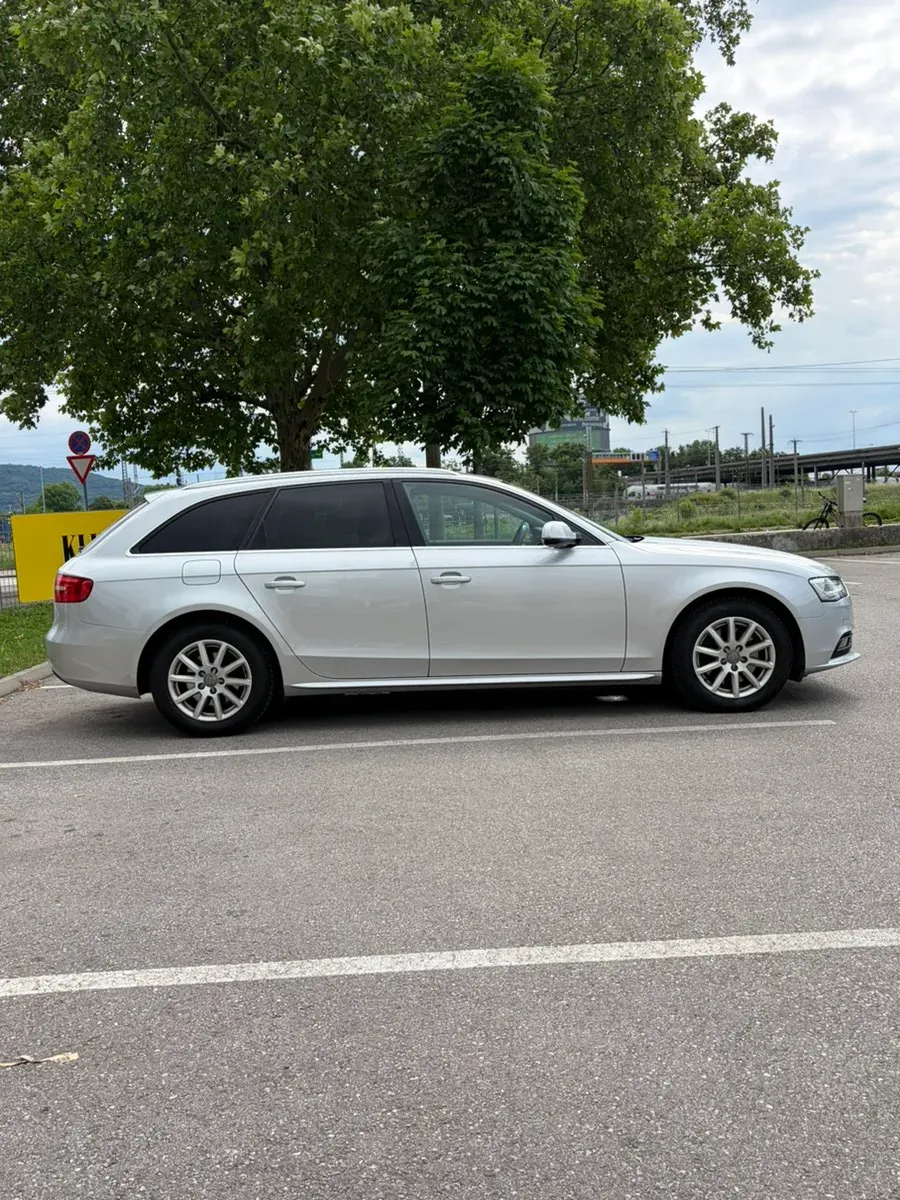 Audi A4 2012 photo 2