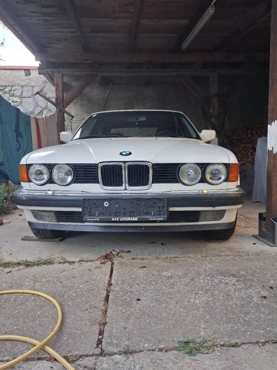BMW 7 Series 1990 photo 3