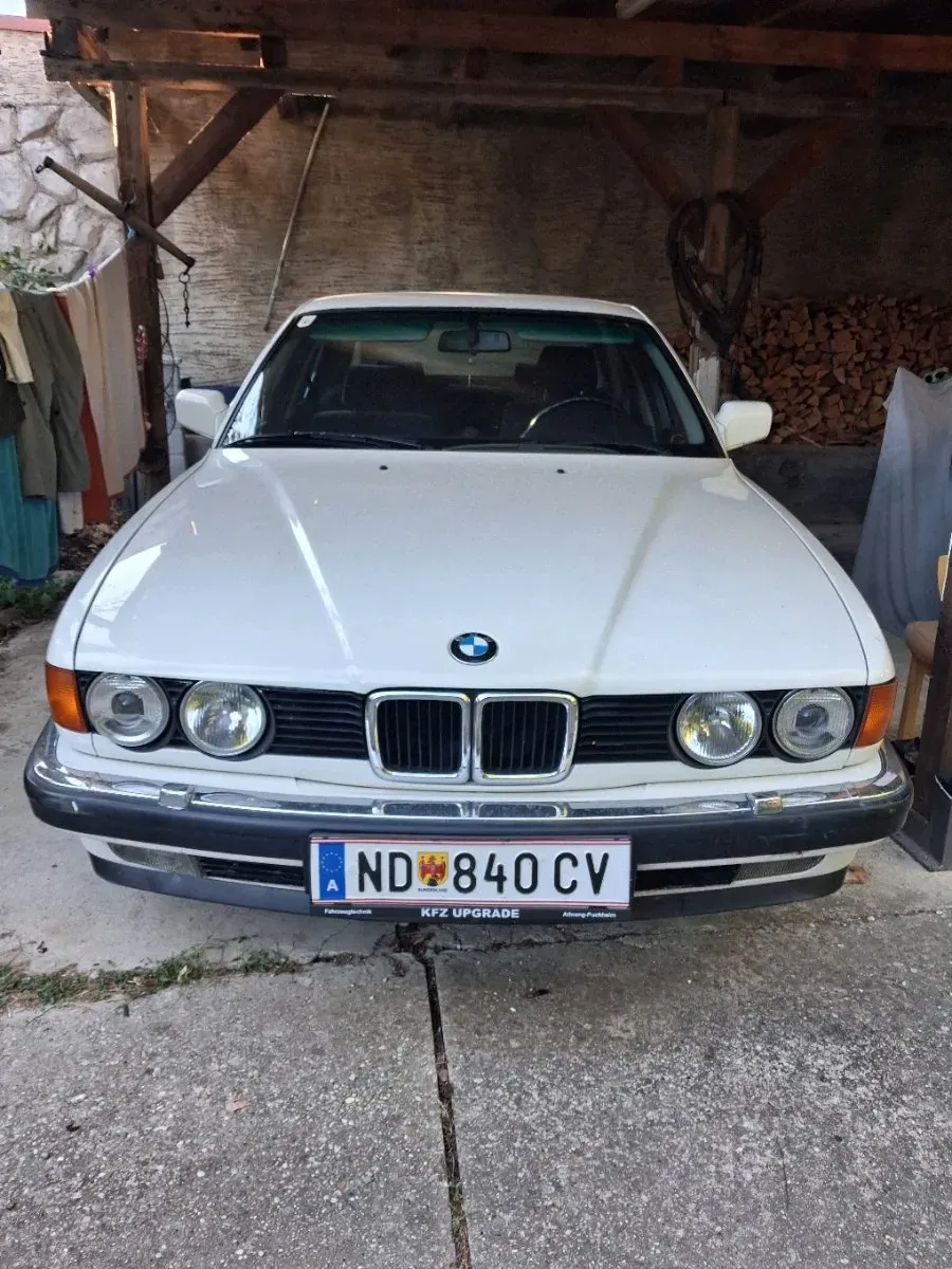 BMW 7 Series 1990 photo 2