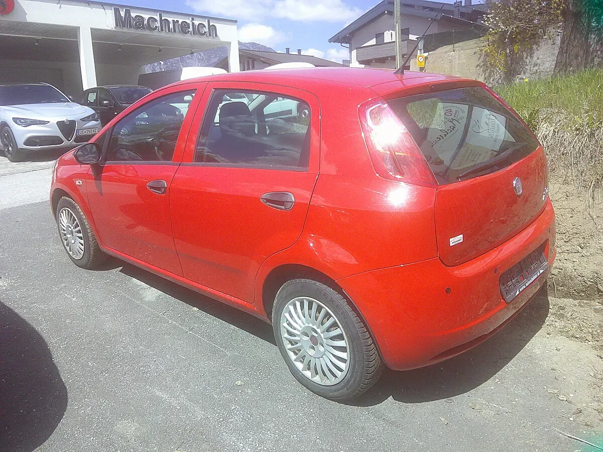 Fiat Grande Punto 2009 photo 3