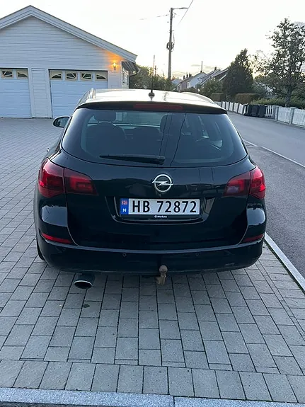 Opel Astra 2011 photo 4