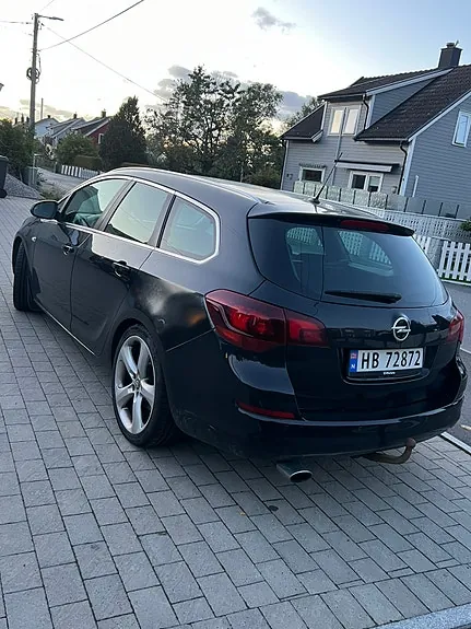 Opel Astra 2011 photo 3