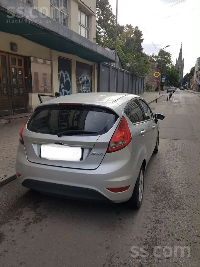 Ford Fiesta 2010 photo 4