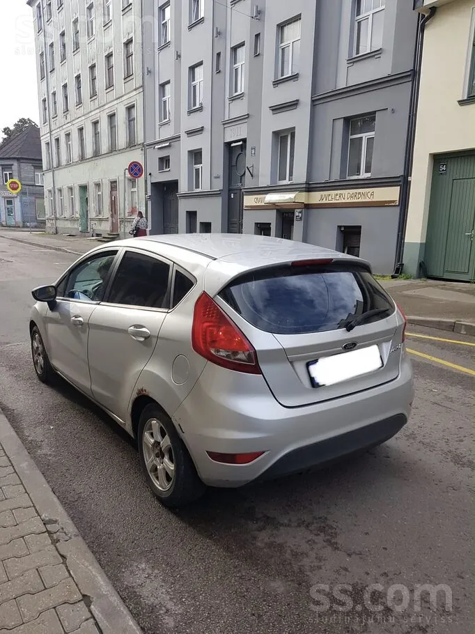 Ford Fiesta 2010 photo 2