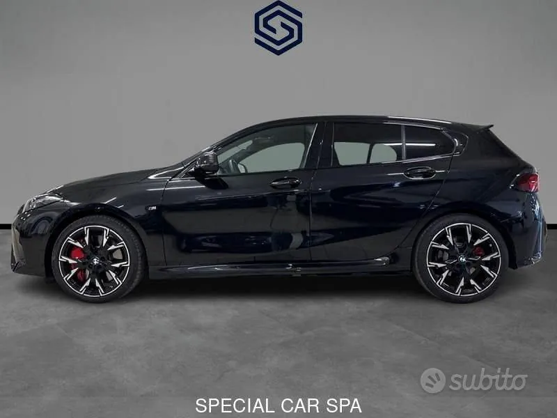 BMW 1 Series 2025 photo 2