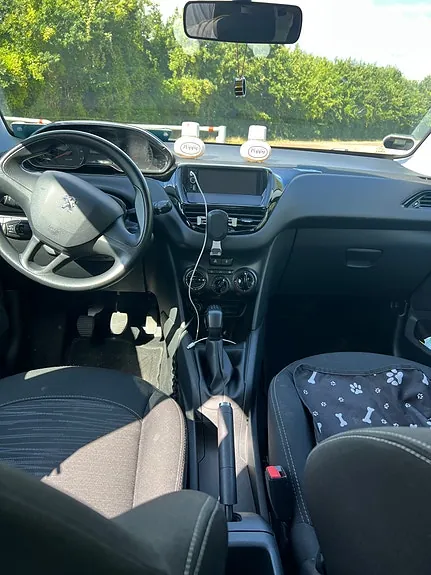 Peugeot 208 2014 photo 3