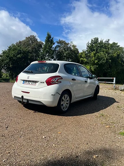 Peugeot 208 2014 photo 4