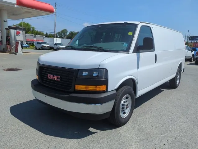 GMC Savana 2026 photo 4