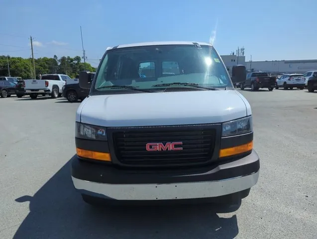 GMC Savana 2026 photo 3