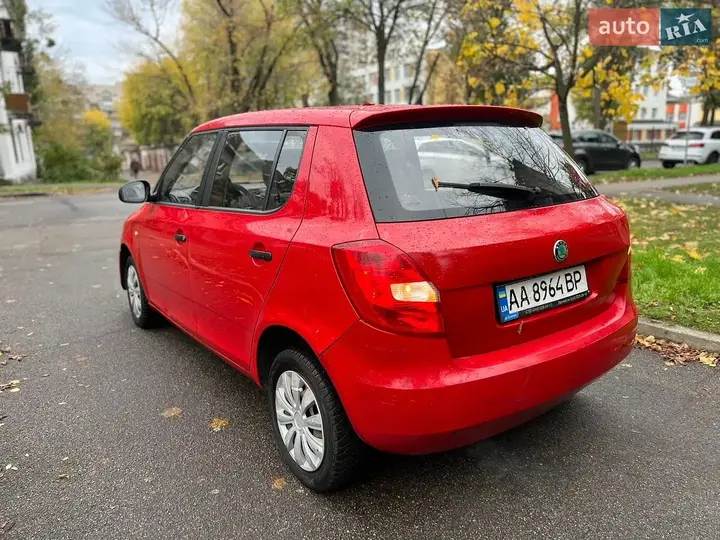 Skoda Fabia 2011 photo 5