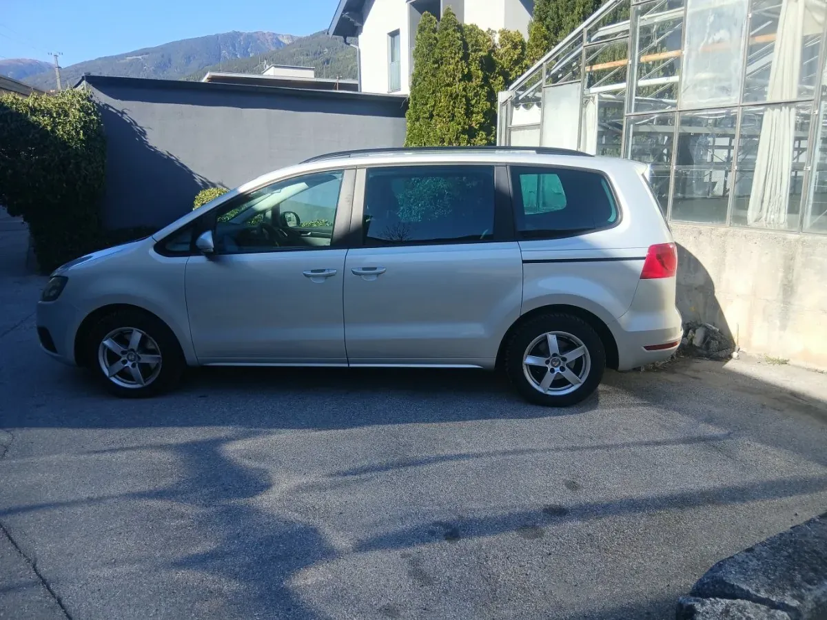 Seat Alhambra 2011 photo 2