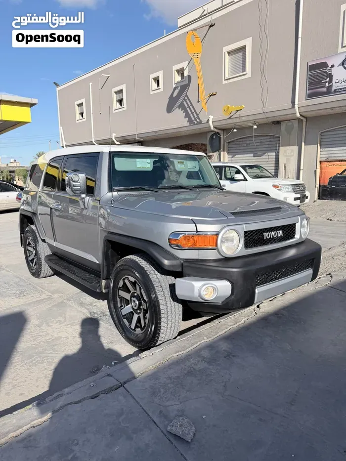 Toyota Fj 2011 photo 2