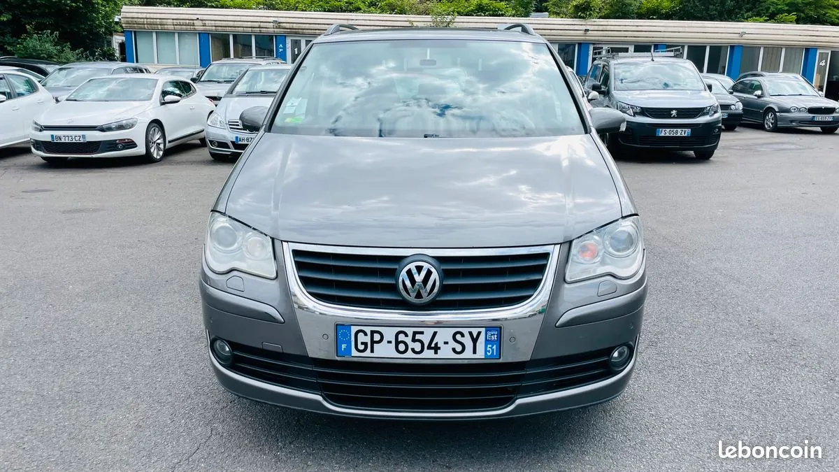 Volkswagen Touran 2007 photo 2