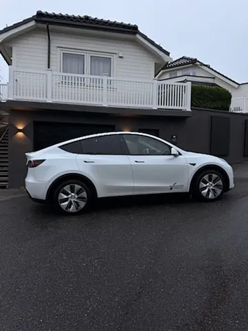 Tesla Model Y 2024 photo 2