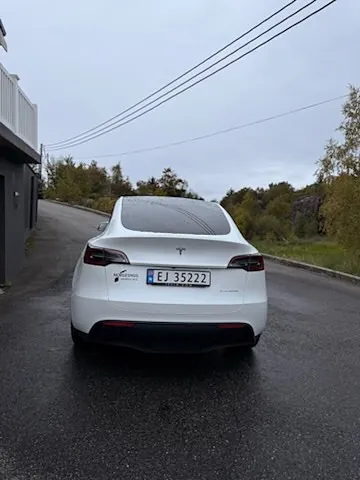 Tesla Model Y 2024 photo 4