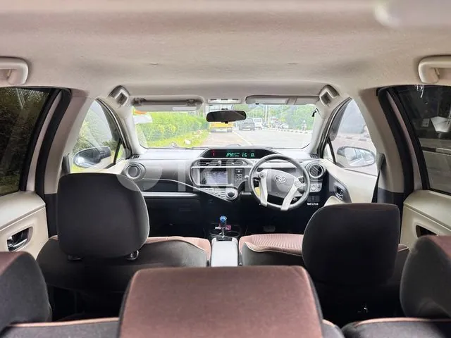 Toyota Aqua 2012 photo 4