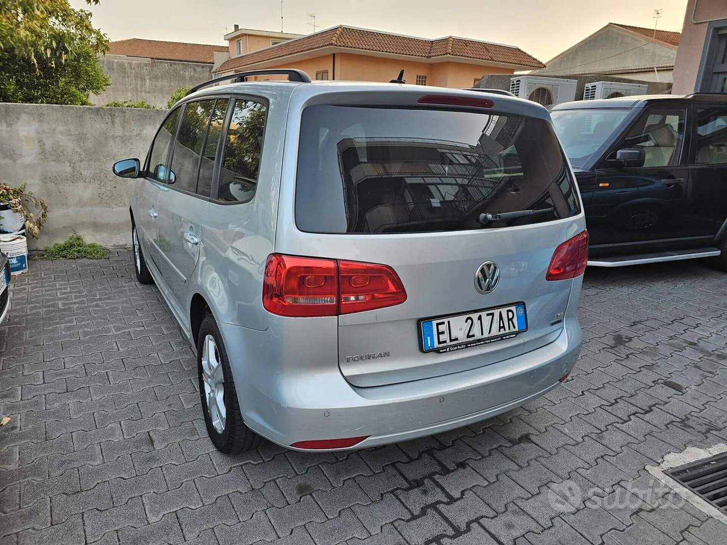 Volkswagen Touran 2012 photo 2