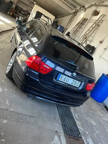 BMW 320D 2010 photo 3
