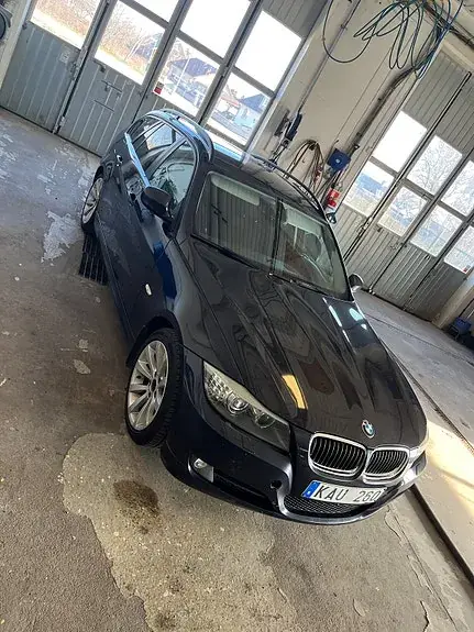 BMW 320D 2010 photo 2