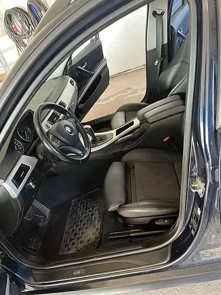 BMW 320D 2010 photo 4