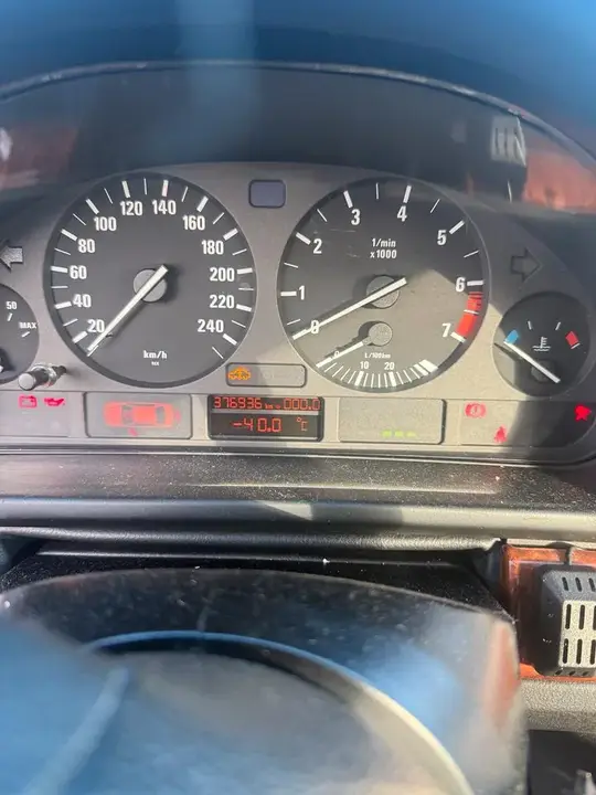 BMW 523I