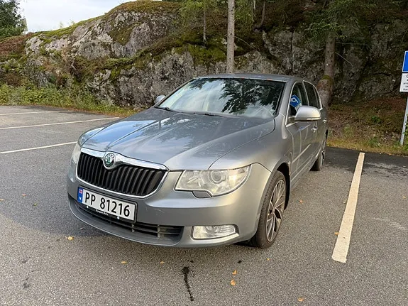 Skoda Superb 2009 photo 2