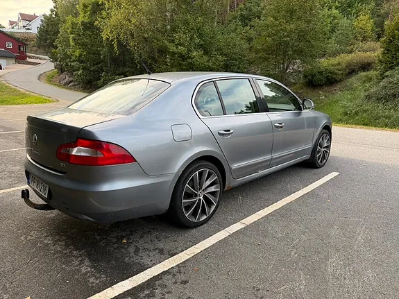 Skoda Superb 2009 photo 5