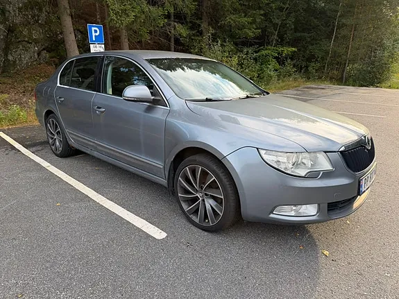 Skoda Superb 2009 photo 4