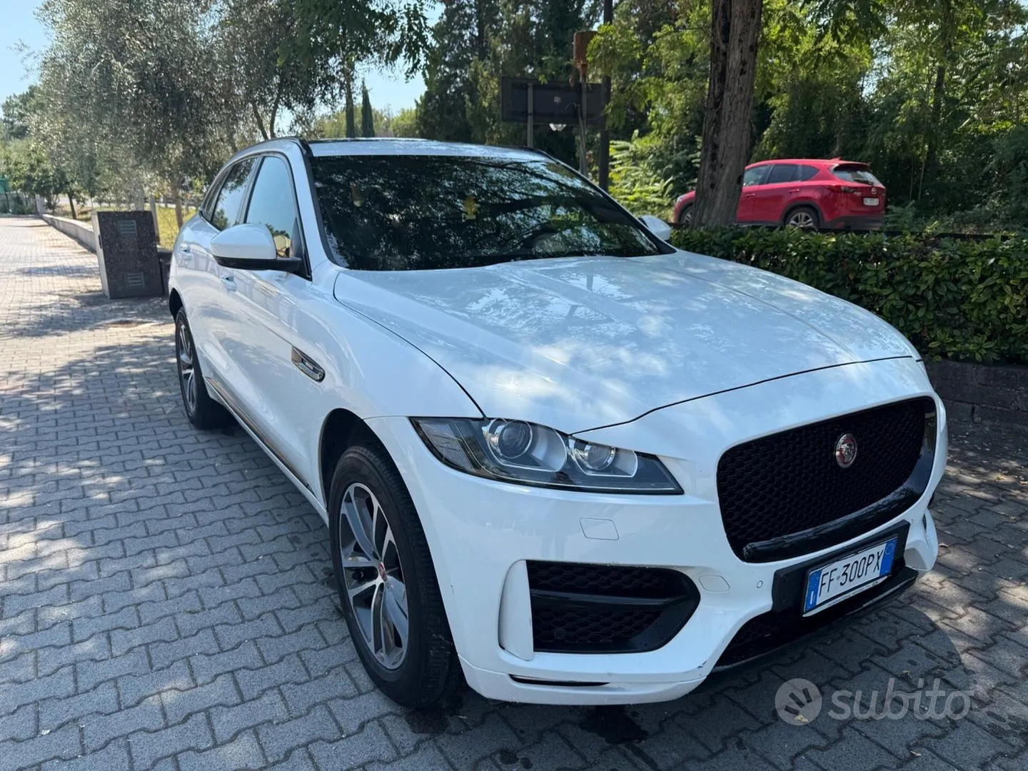 Jaguar F-Pace 2017 photo 4
