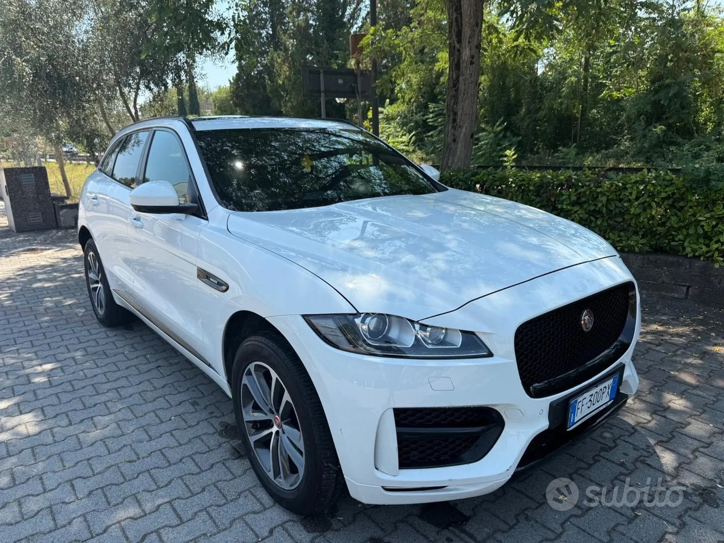 Jaguar F-Pace 2017 photo 2