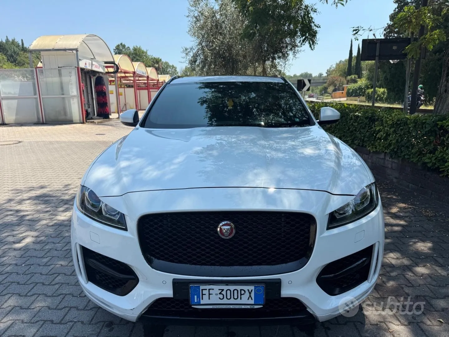 Jaguar F-Pace 2017 photo 3