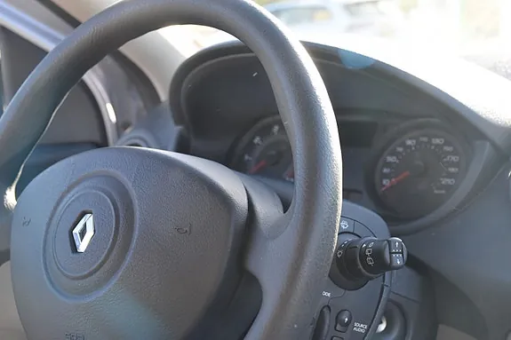 Renault Clio 2009 photo 4