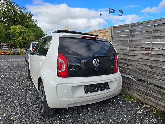 Volkswagen Up 2013 photo 4