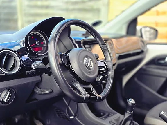 Volkswagen Up 2013 photo 5