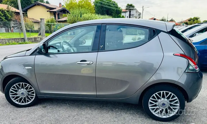 Lancia Ypsilon 2012 photo 5