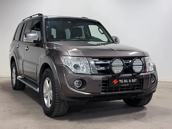 Mitsubishi Pajero 2013 photo 2