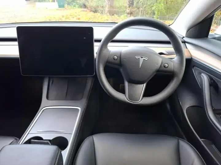 Tesla Model 3 2023 photo 3