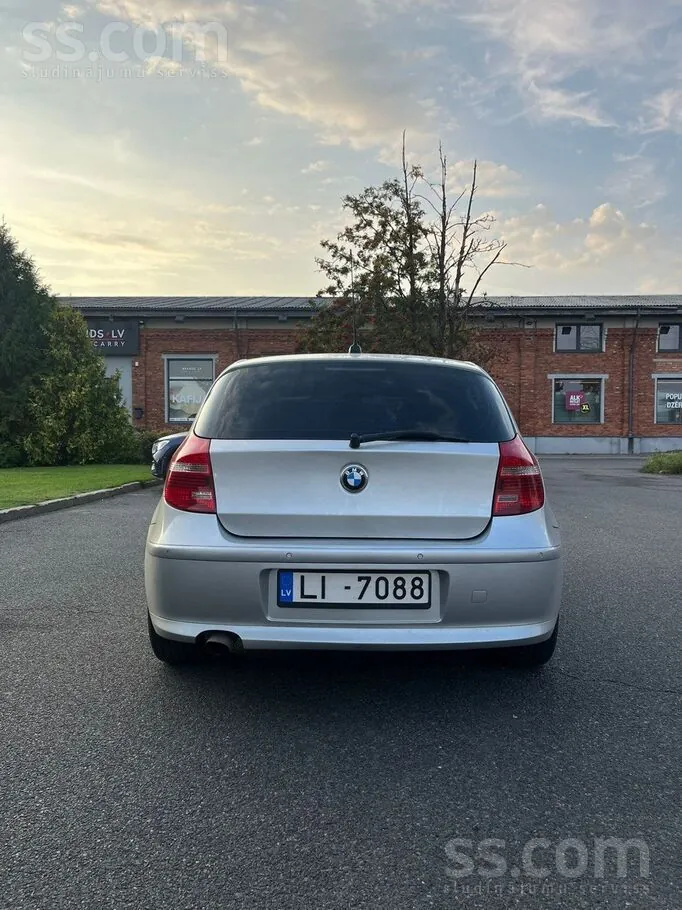 BMW 1 Series 2010 photo 2