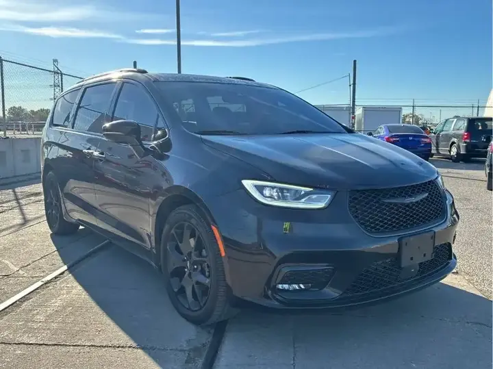 Chrysler Pacifica 2022 photo 2