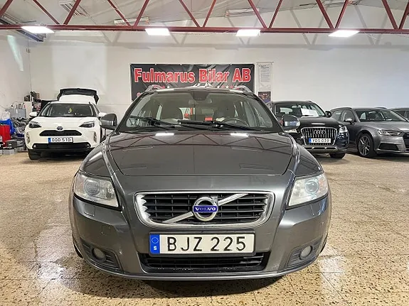 Volvo V50 2011 photo 2