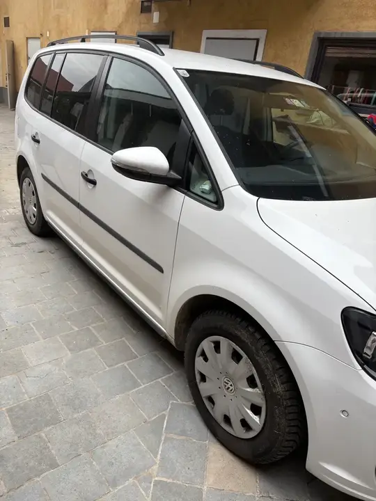 Volkswagen Touran 2012 photo 3