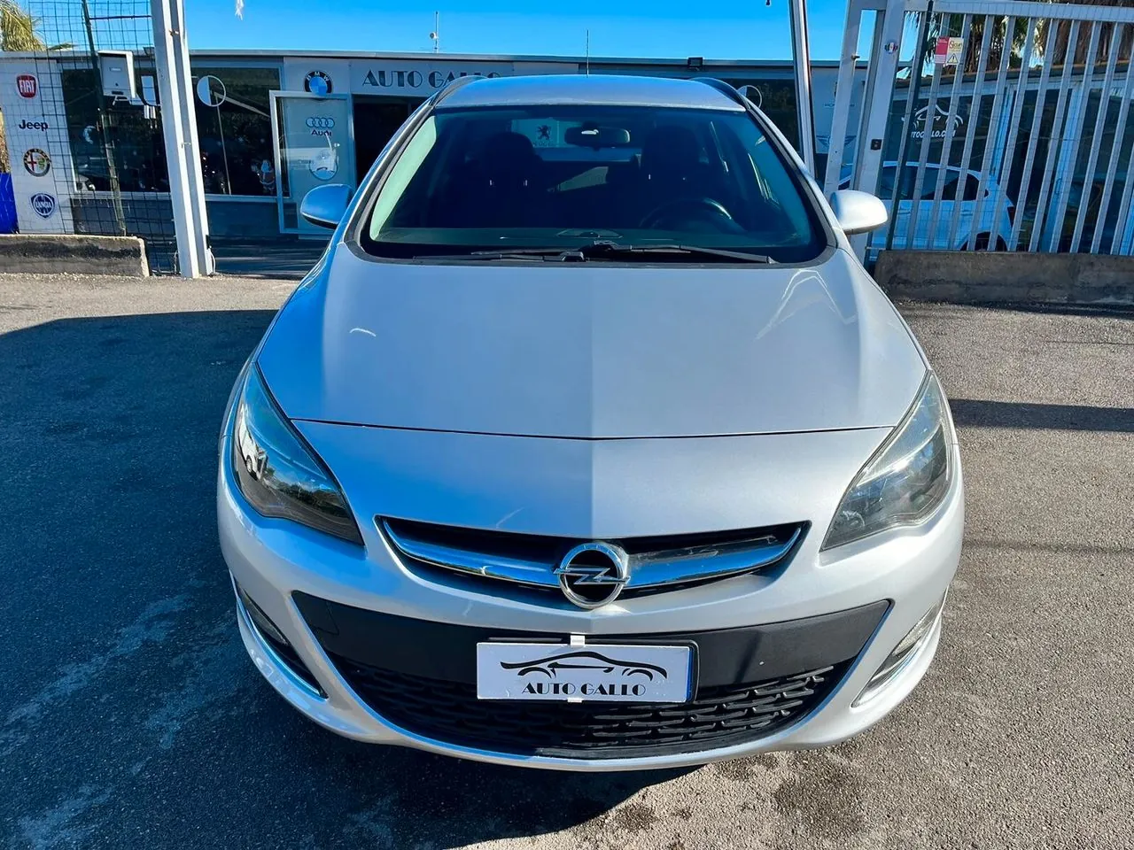 Opel Astra 2013 photo 2