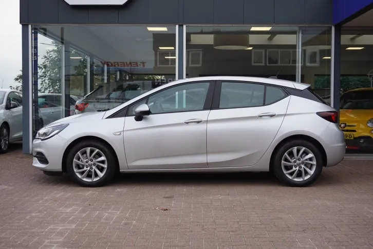 Opel Astra 2020 photo 2