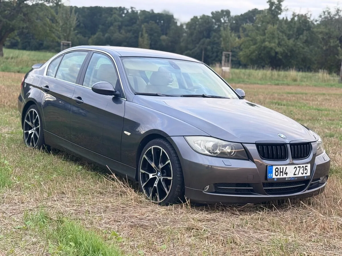 BMW E90 2007 photo 2