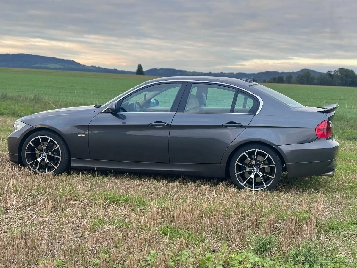 BMW E90 2007 photo 3