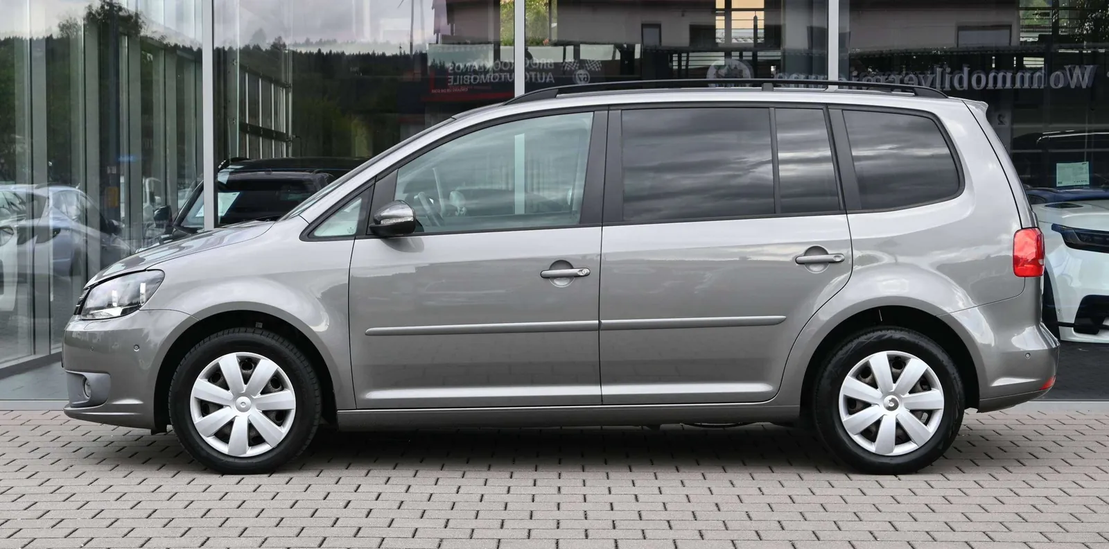 Volkswagen Touran 2021 photo 2