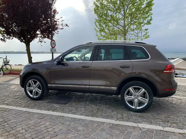 Volkswagen Touareg 2010 photo 2