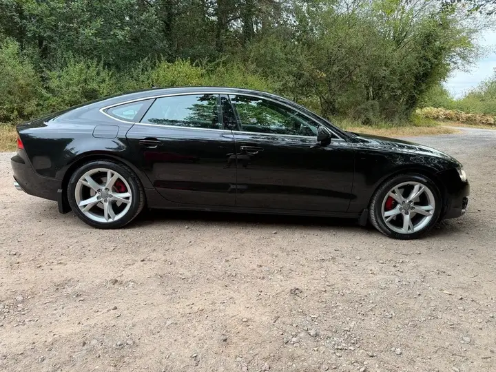 Audi A7 2010 photo 2