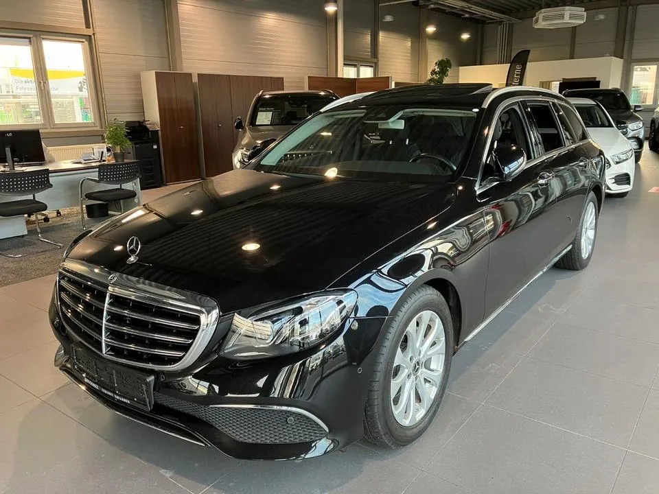 Mercedes-Benz 220