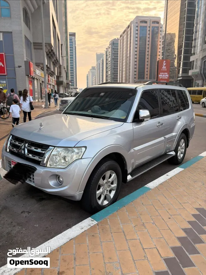 Mitsubishi Pajero 2012 photo 2